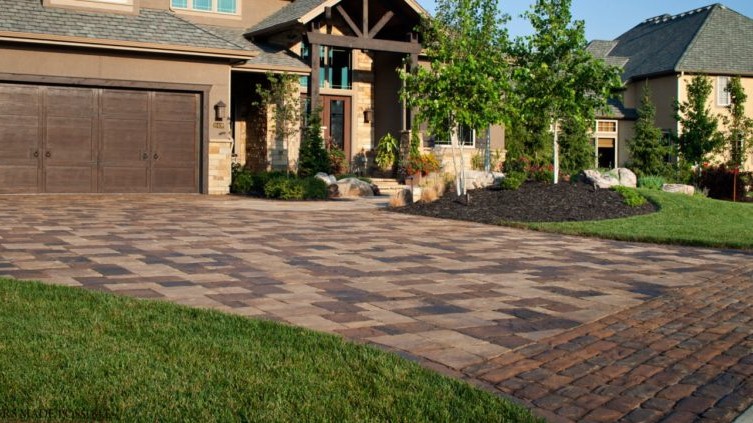 How to Choose a Driveway Pavement That Matches the Exterior of Your Home