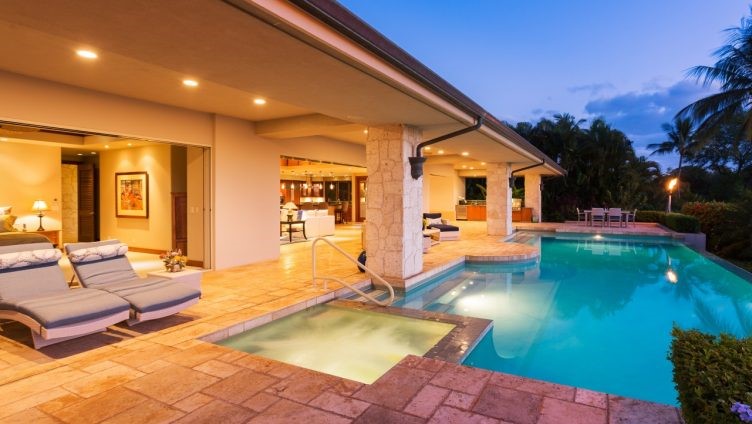 How to Choose the Right Pool Deck