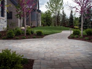 Paver walkways with rounded intersectional area